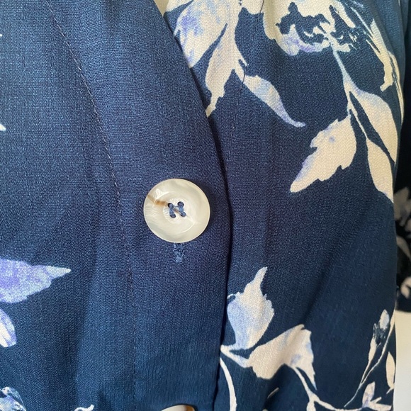 Love is for Eternity blue & white Floral shirt Sleeve Women Top Size L - Picture 3 of 7